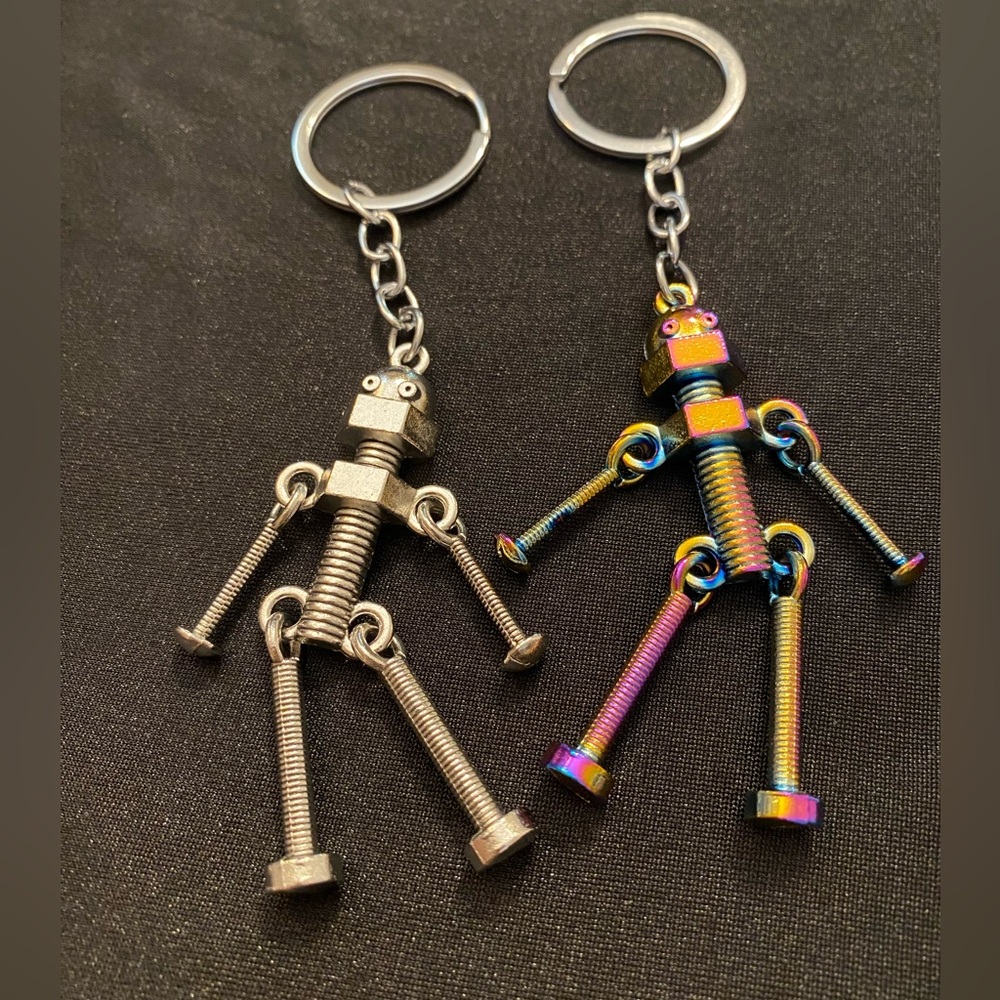 Dancing Metal Robot Keychains Are Cute and Sleek - Picture 1 of 6